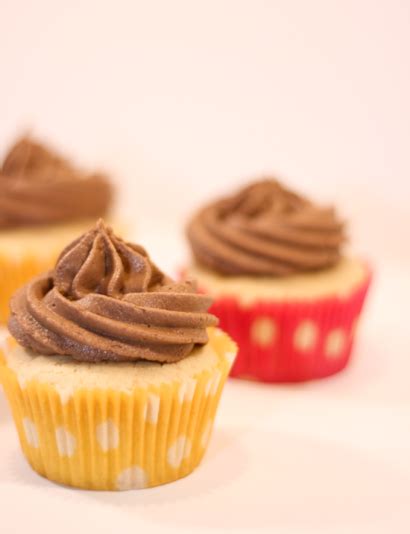 vanilla-buttermilk-cupcakes-with-chocolate-spread image