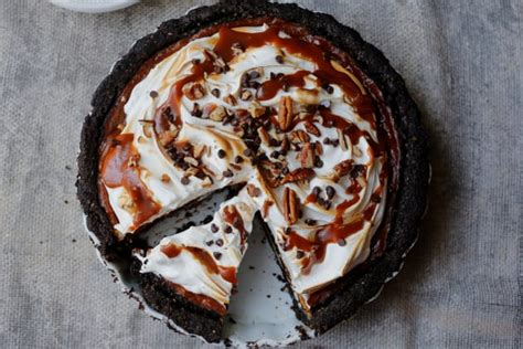 layered-pumpkin-cheesecake-pie-recipe-food-fanatic image
