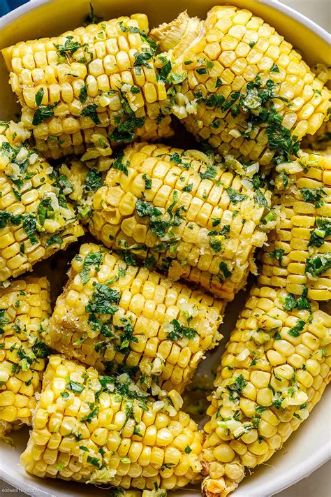 baked-corn-on-the-cob-and-garlic image