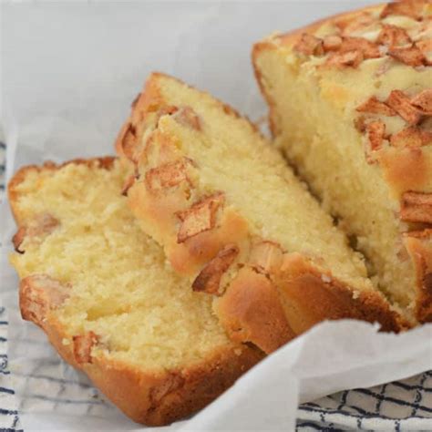 apple-and-cinnamon-loaf-recipe-create-bake-make image