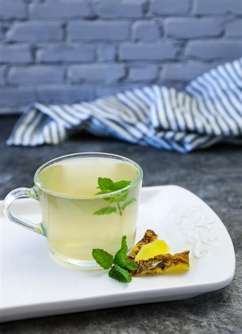 pineapple-peel-tea-healthier-steps image