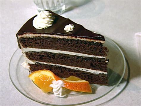 chocolate-fudge-cake-with-vanilla-buttercream image