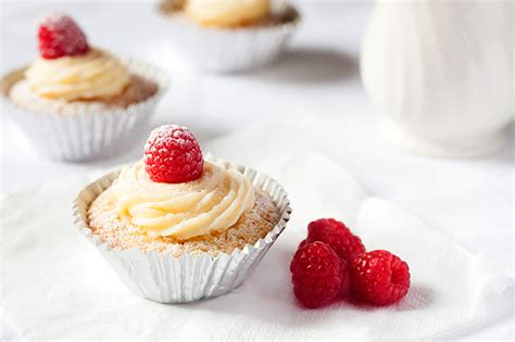 dreamy-white-chocolate-raspberry-cupcakes image