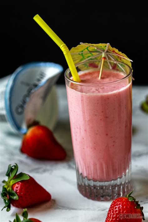 strawberry-banana-smoothie-with-yogurt-and-orange image