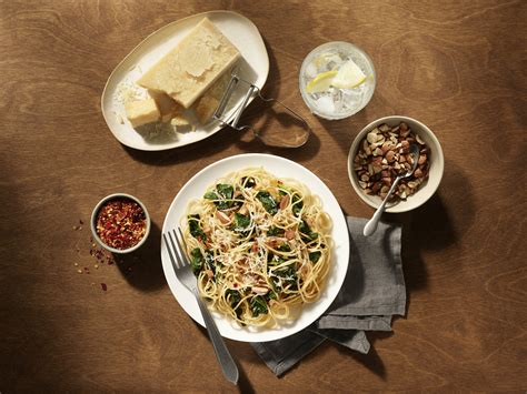 spaghettini-with-garlic-olive-oil-and-spinach image