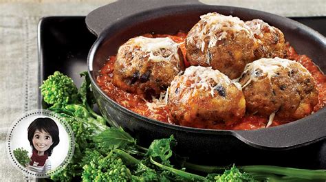 veal-and-olive-meatballs-with-tomato-sauce-iga image