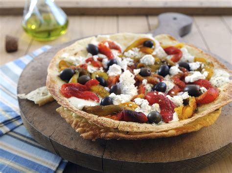 roasted-red-pepper-pizza-recipe-eat-smarter-usa image