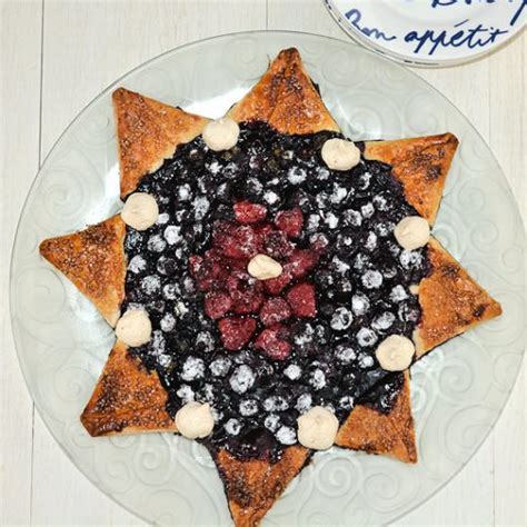 blueberry-raspberry-star-pie-a-gourmet-food-blog image