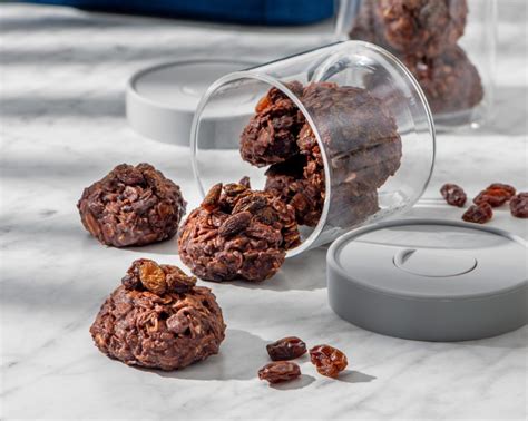 chocolate-raisin-coconut-clusters image