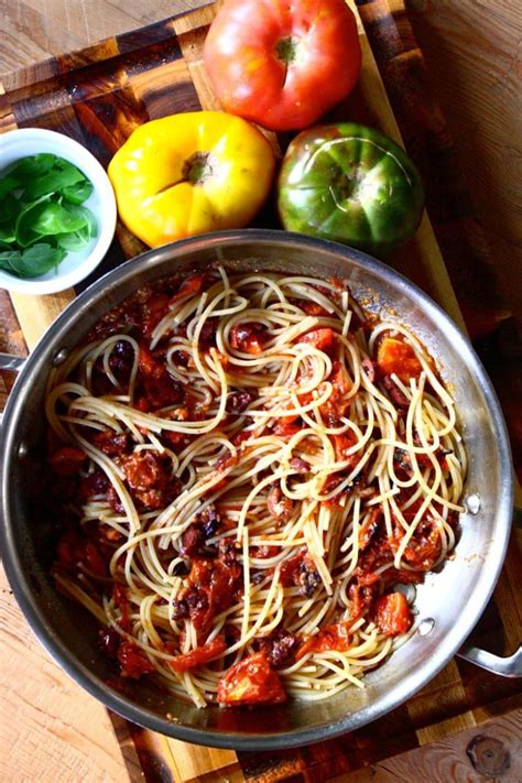 roasted-tomato-and-kalamata-olive-pasta-sauce image