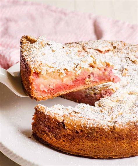 strawberry-ooey-gooey-cake-i-am-baker image