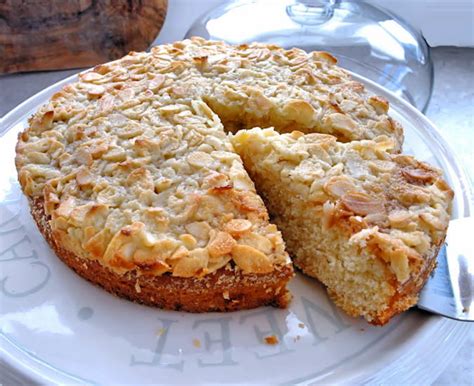 swedish-almond-cake-toscakaka image
