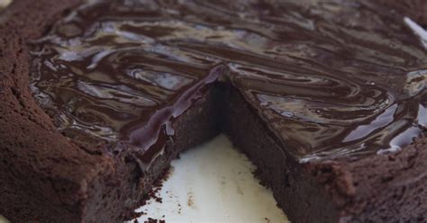 decadent-gluten-free-chocolate-cake image