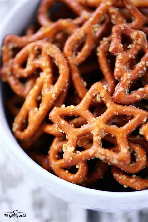 christmas-crack-pretzels-recipe-the-gunny-sack image