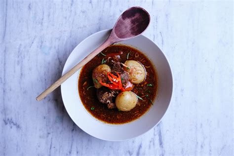 semur-indonesian-beef-stew-tasia-gracia image