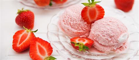 gelato-alla-fragola-traditional-ice-cream-from-italy image