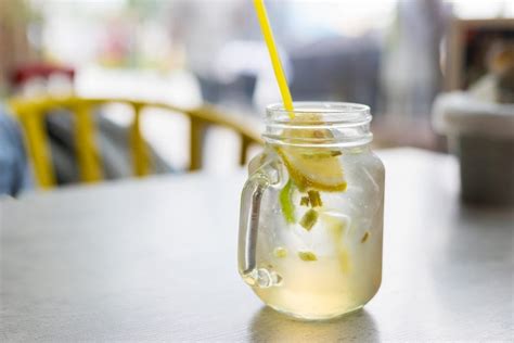 lemongrass-iced-tea-recipe-recipesnet image