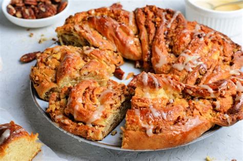 maple-braided-cinnamon-bread-wreath-twisted-bread image
