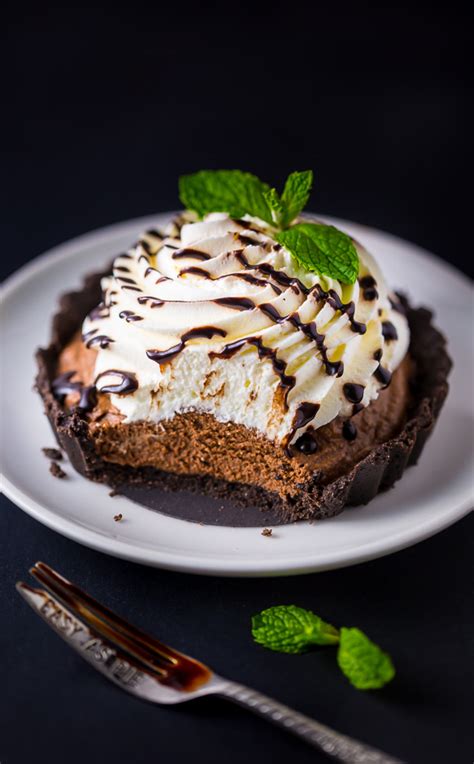 no-bake-mini-mint-chocolate-cream-pies-baker-by image