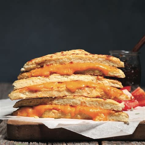 grilled-cheese-with-cauliflower-bread-chatelaine image