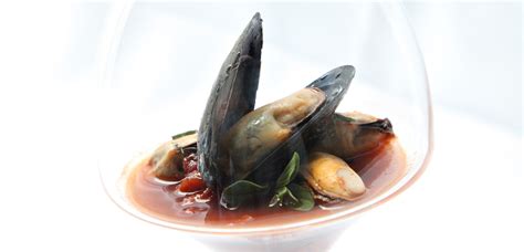 mussels-in-red-wine-and-roasted-garlic-pei-mussels image