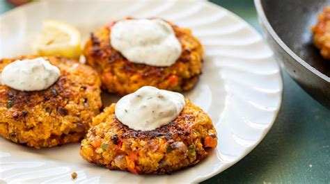 spicy-salmon-cakes-bumble-bee-seafood image
