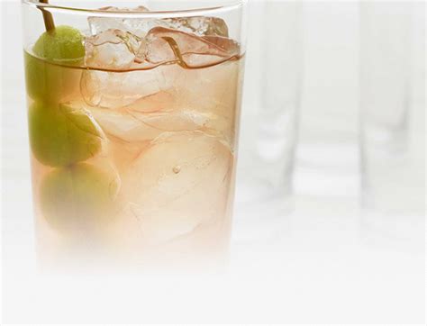 how-to-make-official-us-open-cocktail-recipe-grey image
