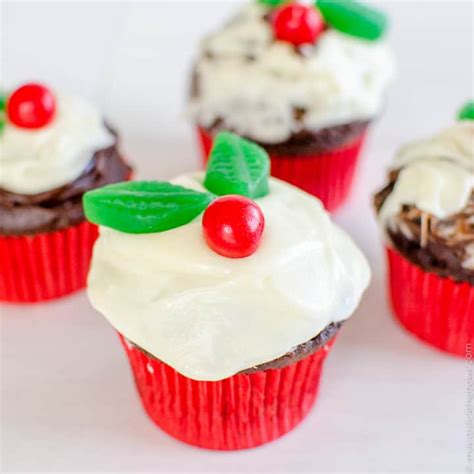 christmas-pudding-cupcakes-easy-holiday-baking image