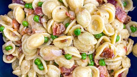 cheesy-pasta-with-bacon-and-peas-try-the-recipe-fox image