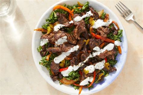 beef-black-bean-fajita-salad-blue-apron image