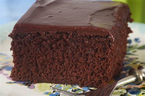 chocolate-mayonnaise-cake-joyofbakingcom-video image