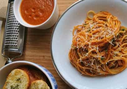 tomato-garlic-and-black-olive-pasta-sauce-avogel image