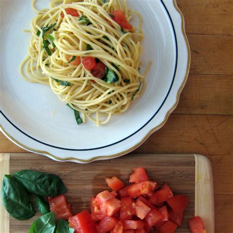 fresh-tomato-basil-spaghetti-recipe-scott-hocker image