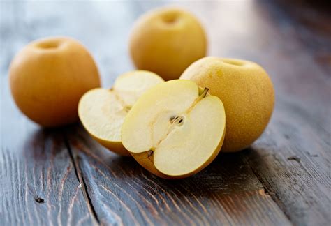 korean-asian-pears-with-honey-for-sore-throats image