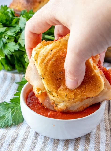 chicken-parmesan-sliders-family-fresh-meals image