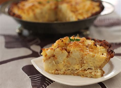 cauliflower-cheese-pie-with-grated-potato-crust-food image