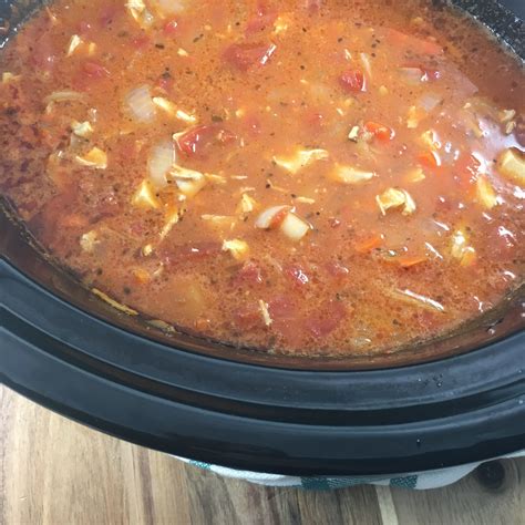 slow-cooker-italian-tomato-chicken-soup-whole image
