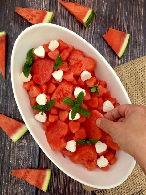 watermelon-salad-with-cheese-bateekh-wi-jibneh image