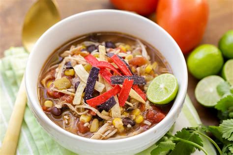 healthy-chicken-tortilla-soup-under-250-calories-lil image