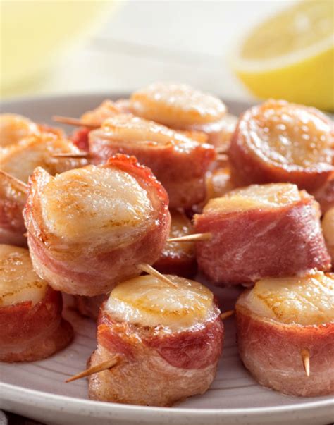 bacon-wrapped-scallops-with-garlic-butter-easy image