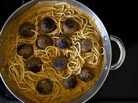 creamy-pesto-pasta-with-meatballs-went-here-8-this image