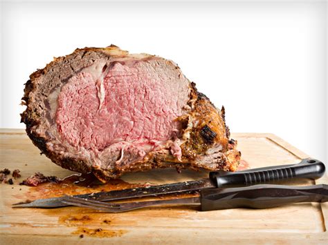 bobby-flays-prime-rib-with-red-wine-thyme-butter-sauce image