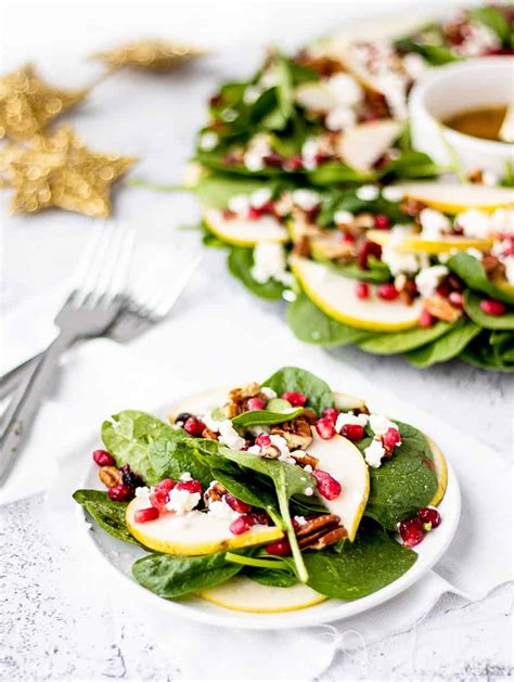 best-christmas-wreath-salad-with-pomegranate-and-pear image