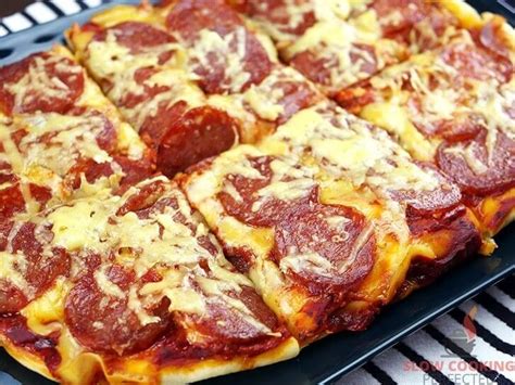 slow-cooker-pizza-slow-cooking-perfected image