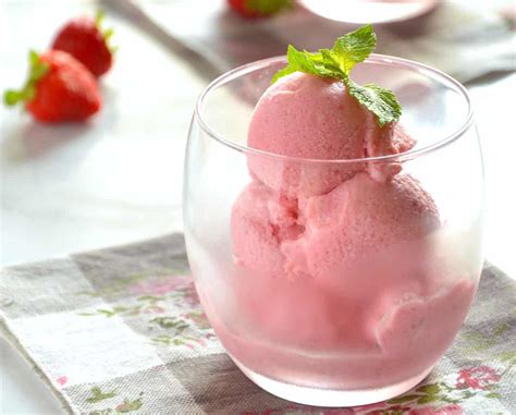 strawberry-gelato-without-an-ice-cream-maker image