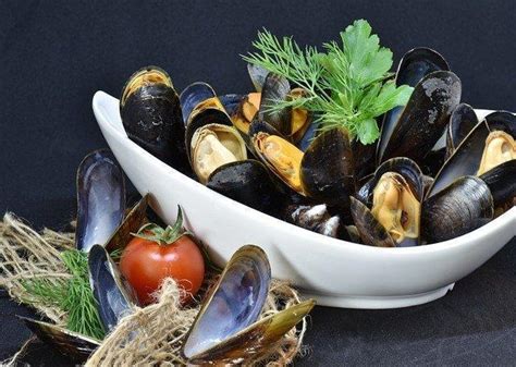 a-spicy-tequila-steamed-mussels-recipe-eat-something image