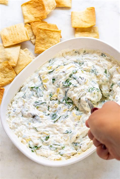 5-ingredient-healthy-spinach-artichoke-dip-meals-with image