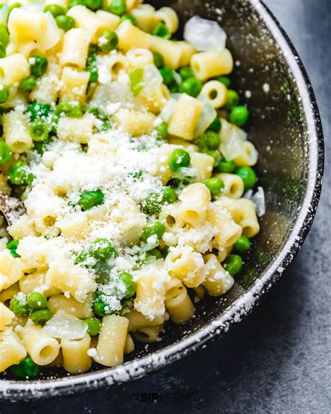pasta-e-piselli-peas-sip-and-feast image