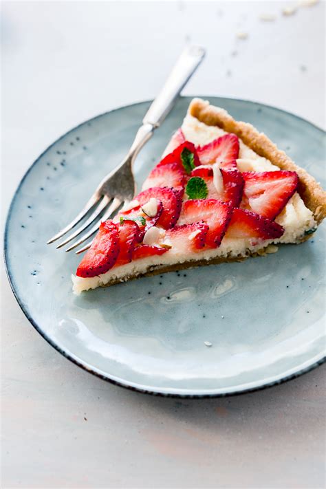 delicious-no-bake-dessert-strawberry-mascarpone-tart image