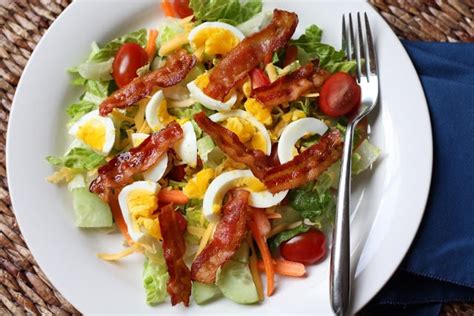 bacon-and-egg-garden-salad-barefeet-in-the-kitchen image